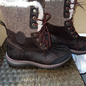 Snow boots color brown good condition